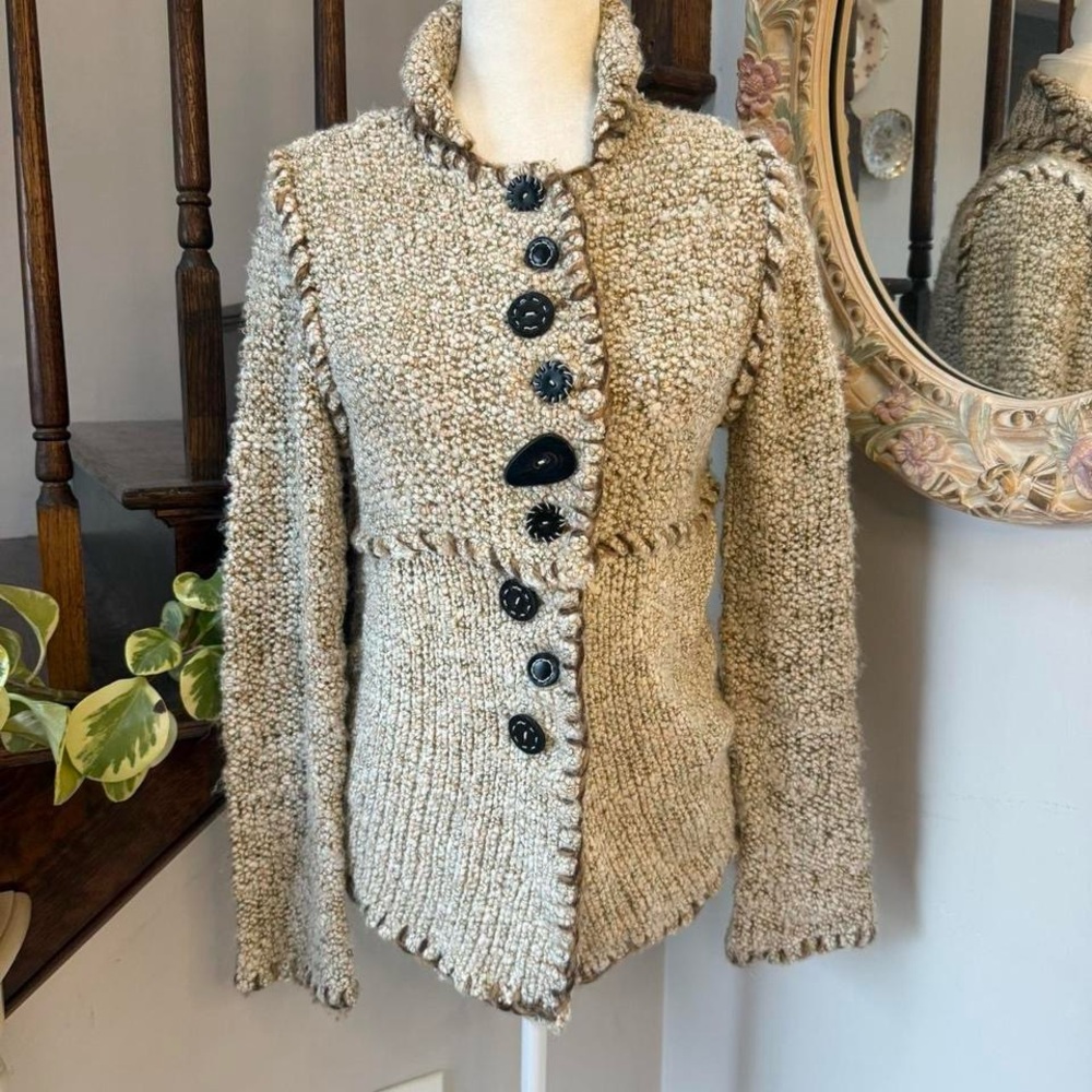Vintage Women's Cream Tweed Jacket with Black Buttons